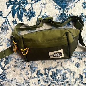 The North Face Fanny Pack/ crossbody bag